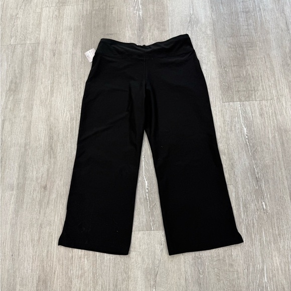 Nike Dri-Fit Black Straight Leg Capri - Size M - Picture 2 of 3